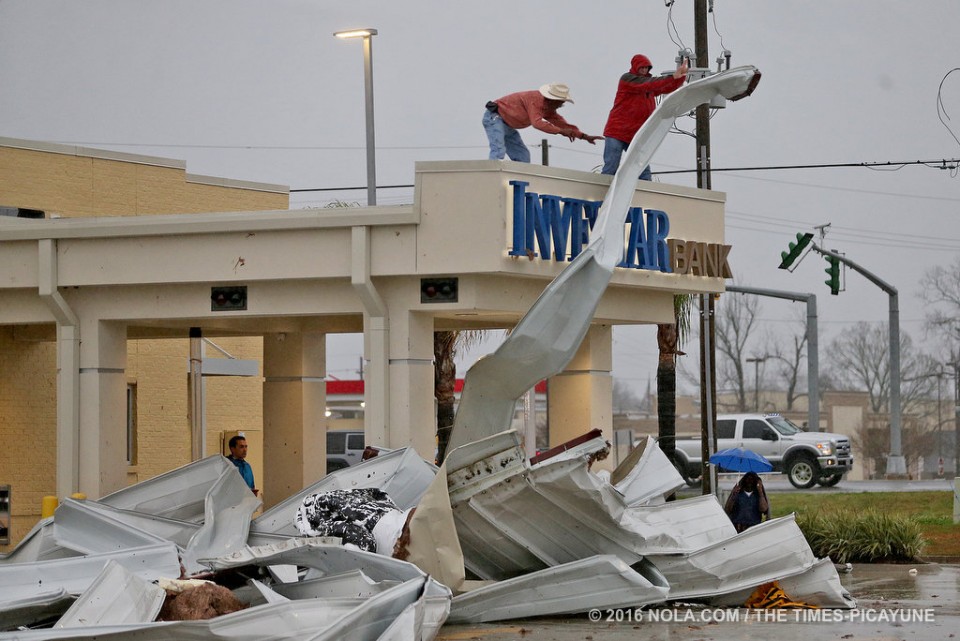 Lightning takes out NWS radar in Slidell Tornado Oracle